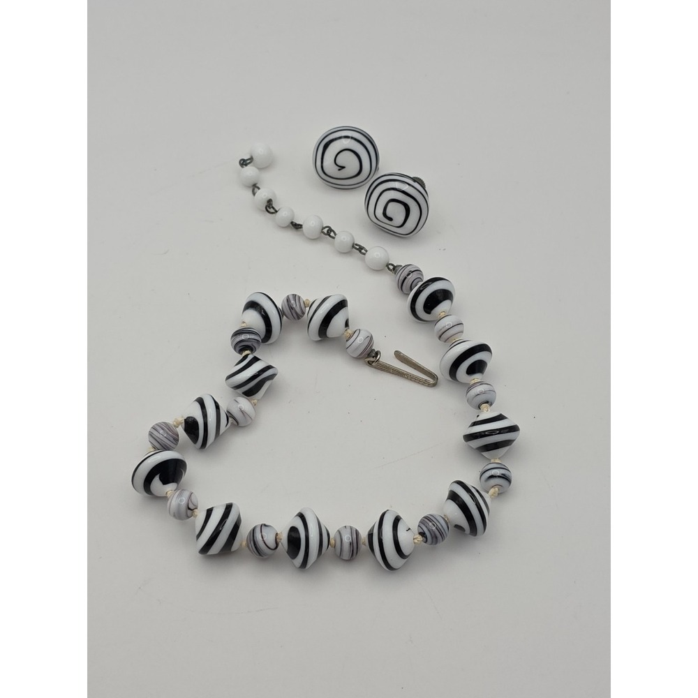 Vintage Black White Swirl Glass Bead Knotted Choker 14.5" Japan Screwback Earrin - Picture 9 of 16